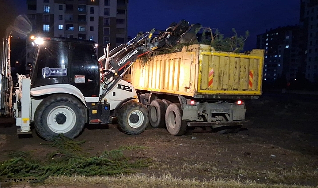 Kayseri’de Şiddetli Rüzgar Alarmı: Melikgazi Belediyesi Ekipleri Gece Boyu Sahadaydı