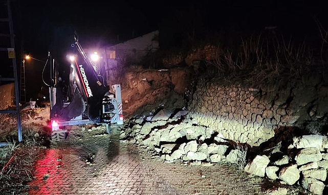  Kayseri’nin Özvatan ilçesinde etkili olan yağmur sonrası gece saatlerinde heyelan meydana geldi.
