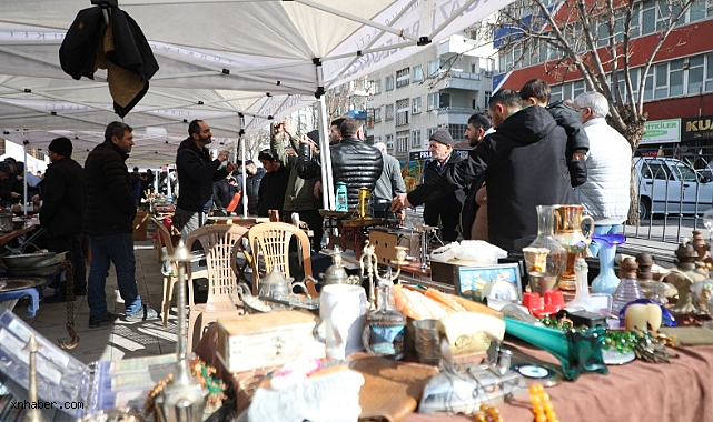 Melikgazi Antika Pazarı Şehrin Merkezinde Nostalji Tutkunlarını Buluşturdu | Dedeman Parkı’nda Antika Mola