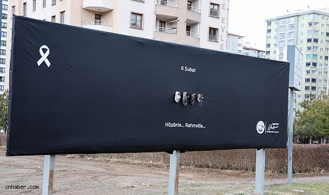 Talas Belediyesi’nden 6 Şubat Depremi Anması: “Hüzünle… Rahmetle…” Billboardları Dikkat Çekti