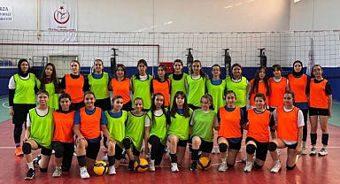 Tomarza’da Kadınlar Voleybol Heyecanı: “Evinin Sultanları” Turnuvası Başladı