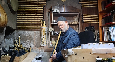 40 Yıldır Ney Üfleyen Emekli Öğretmenin Mesnevi’den Başlayan Yolculuğu Dikkat Çekiyor