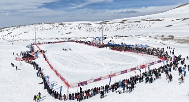 Erciyes’te Geleneksel Spor Rüzgârı: Kökbörü ve Kızak Şampiyonası 5 Bin Kişiyi Buluşturdu
