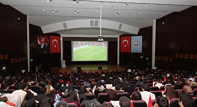 ERÜ’de Milli Maç Heyecanı Dev Ekranda Yaşandı: Öğrencilerden Coşkulu Destek