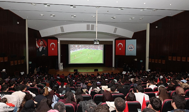 ERÜ’de Milli Maç Heyecanı Dev Ekranda Yaşandı: Öğrencilerden Coşkulu Destek