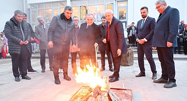 ERÜ’de Nevruz Bayramı Coşkuyla Kutlandı: Nevruz Ateşi Yakıldı, Renkli Gösteriler İlgi Gördü
