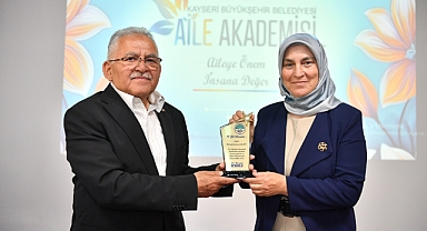 Kayseri Büyükşehir Aile Akademisi 2025’te 5 Bini Aşkın Aile ve Çifte Danışmanlık Verdi