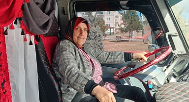 Kayseri’de 10 Yıldır Direksiyon Eğitmeni Olan Özlem Borazan: “Kadınların Yapamayacağı Hiçbir Şey Yok”