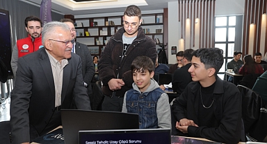 Kayseri’de Astro Hackathon Heyecanı: Başkan Büyükkılıç Gençlerle Uzay ve Teknoloji İçin Buluştu