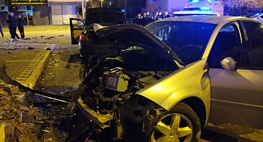 Kayseri’de feci kaza: İki otomobil çarpıştı, 1’i ağır 5 kişi yaralandı