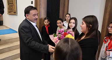 Kayseri’de İstiklal Marşı Heyecanı! Vali Gökmen Çiçek Birincileri Makamında Ağırladı