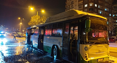 Kayseri’de Seyir Halindeki Özel Halk Otobüsü Alev Aldı