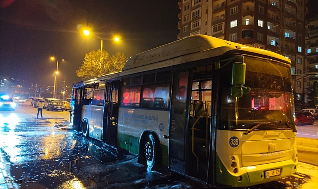 Kayseri’de Seyir Halindeki Özel Halk Otobüsü Alev Aldı