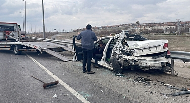 Kayseri’de TIR, Yol Kenarında Duran Otomobile Çarptı: 1 Ağır Yaralı