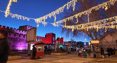 Kayseri Hunat Meydanı’nda Ramazan Işıltısı: Hoş Geldin Ya Şehr-i Ramazan Süslemeleri Göz Kamaştırdı
