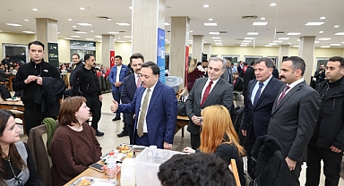 Kayseri Valisi Gökmen Çiçek, ERÜ Öğrencileriyle İftar Sofrasında Buluştu