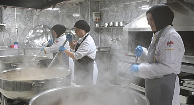 Kocasinan’da “Gönül Kazan” Projesi Ramazan’da da Devam Ediyor: 229 Vatandaşa Her Gün Sıcak Yemek