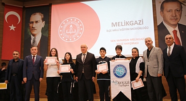 Melikgazi’de ‘Sen Yaparsın’ Bilgi Yarışmasında Heyecan Dolu Ödül Töreni