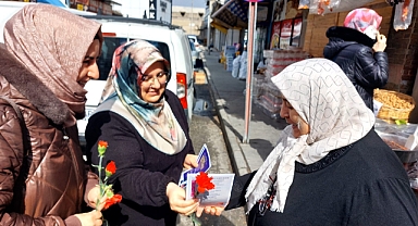 Saadet Partisi Kayseri Kadın Kolları’ndan 8 Mart’ta sahada anlamlı çalışma