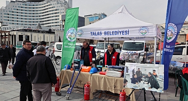 Talas’ta Deprem Bilinci Cumhuriyet Meydanı’nda Vatandaşlarla Buluştu