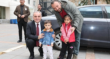 ERÜ Rektörü Prof. Dr. Fatih Altun’dan Minik Hastalara Anlamlı 23 Nisan Ziyareti