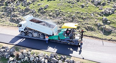 Hürmetçi’de Büyükşehir Hamlesi: Asfalt, Temizlik ve Yeşil Alan Çalışmaları Hız Kazandı