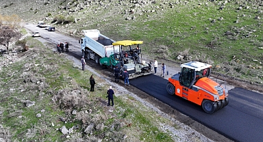 Hürmetçi-Gelbula Yolu Yenileniyor: Başkan Özdoğan’dan Asfalt Çalışmasına Yakın Takip