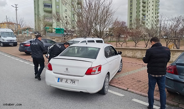 Kayseri’de Aileler Arasında Silahlı Kavga: 2 Araç Kurşunlandı