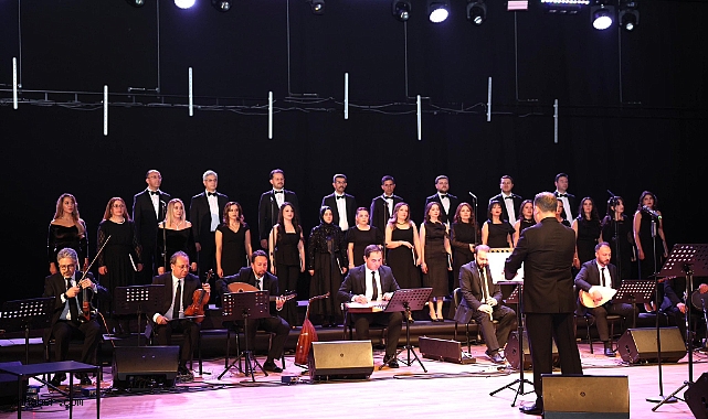 Kayseri’de Avukatlar Günü’ne Özel Konser: Cübbelerini Bırakıp Sahneye Çıktılar