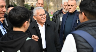 Kayseri’de Başkan Memduh Büyükkılıç Mimarsinan Parkı’nda Vatandaş ve Öğrencilerle Buluştu