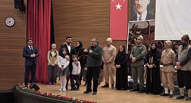 Kayseri’de “Çanakkale Ruhu” Sahneye Taşındı: Duygu Dolu Gece Ayakta Alkışlandı