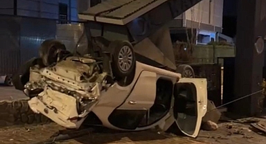 Kayseri’de otomobil beton bloğa çarptı: Sürücü yaralandı