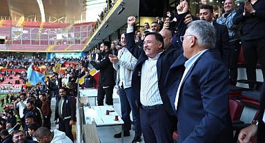 KAYSERİSPOR GALİBİYETİNDE PROTOKOL KENETLENDİ: VALİ ÇİÇEK’TEN TEBRİK MESAJI