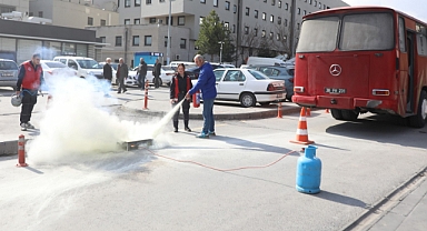 Melikgazi Belediyesi Personeline Yangın Eğitimi: Olası Acil Durumlara Karşı Hazırlık Artırıldı
