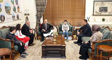 Talas’ta koltuk devri: Küçük başkan projeleri sordu, tarihini aldı!