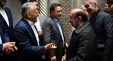 Başkan Büyükkılıç, bayram sabahında vatandaşlarla bayramlaştı