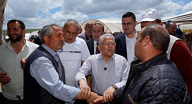 Başkan Büyükkılıç, Erkilet kurban pazarında sıkı pazarlığa katıldı