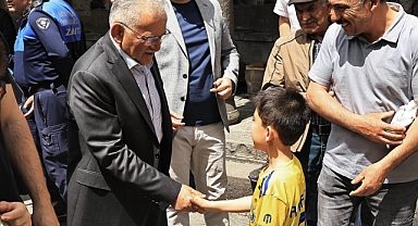 Başkan Büyükkılıç’tan Hacı Efendi Çarşısı Ziyareti: Esnaf ve Vatandaşla Samimi Buluşma