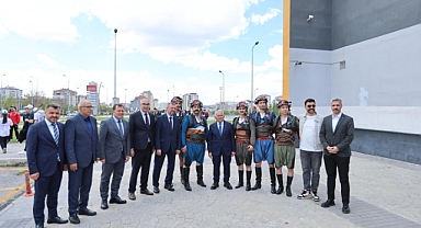 Başkan Büyükkılıç, Uçan Kaykay Projesi’nde Gençlerle Buluştu