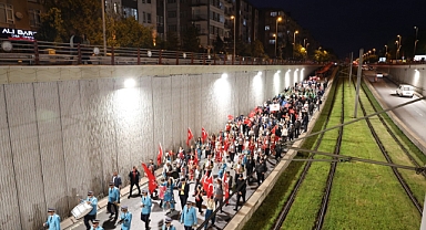 Kayseri’de Muhteşem Fener Alayı: 19 Mayıs Meşalesi Binlerin Katılımıyla Yandı