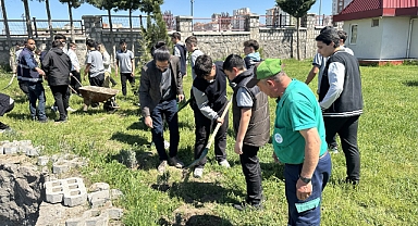 Kayseri’de Öğrencilere Yeşil Dokunuş: Okul Bahçesi Lavanta ve Güllerle Yenilendi
