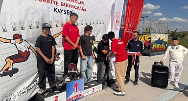 Kayseri’de Türkiye’nin En İyi Kaykaycıları Belli Oldu: Şampiyonlar Ödüllerini Aldı