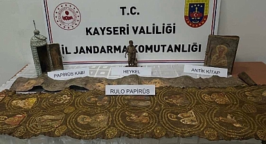 Kayseri Kocasinan’da Tarihi Eser Operasyonu: Papirüs, Heykel ve Antik Kitap Ele Geçirildi