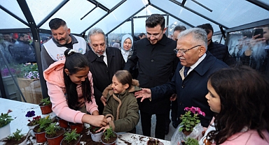 Talas Çiçek Şenliği Coşkuyla Başladı: 5 Günlük Bahar Etkinlikleri Start Aldı