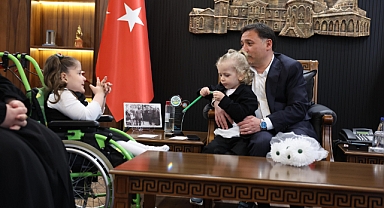 Vali Gökmen Çiçek’ten Duygulandıran Kabul: Makamında Rüveyda ve Ailesini Ağırladı