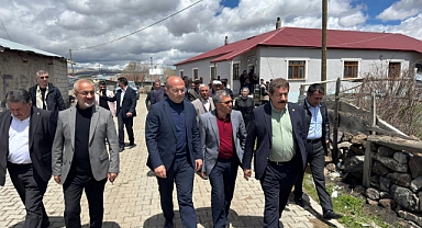 Vekil Fırat, Tekman ve Karayazı’da Vatandaşlarla Buluştu