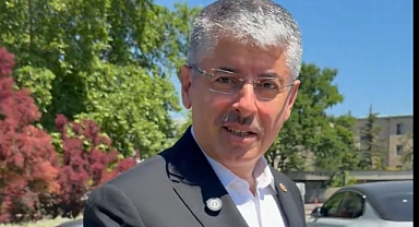 AK Partili Şaban Çopuroğlu, Karne Sevincini Öğrencilerle Paylaştı