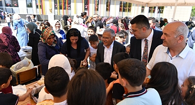Başkan Büyükkılıç'tan Okullara Bahar Turu! Öğrencilerin Coşkusuna Ortak Oldu