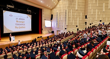 ERÜ Sağlık Hizmetleri Meslek Yüksekokulu'nda 415 Öğrenci Mezun Oldu