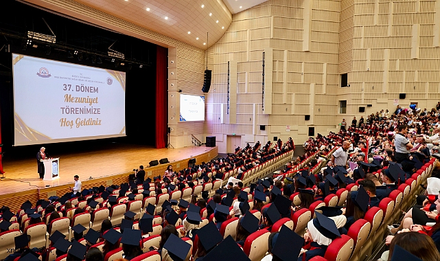 ERÜ Sağlık Hizmetleri Meslek Yüksekokulu'nda 415 Öğrenci Mezun Oldu